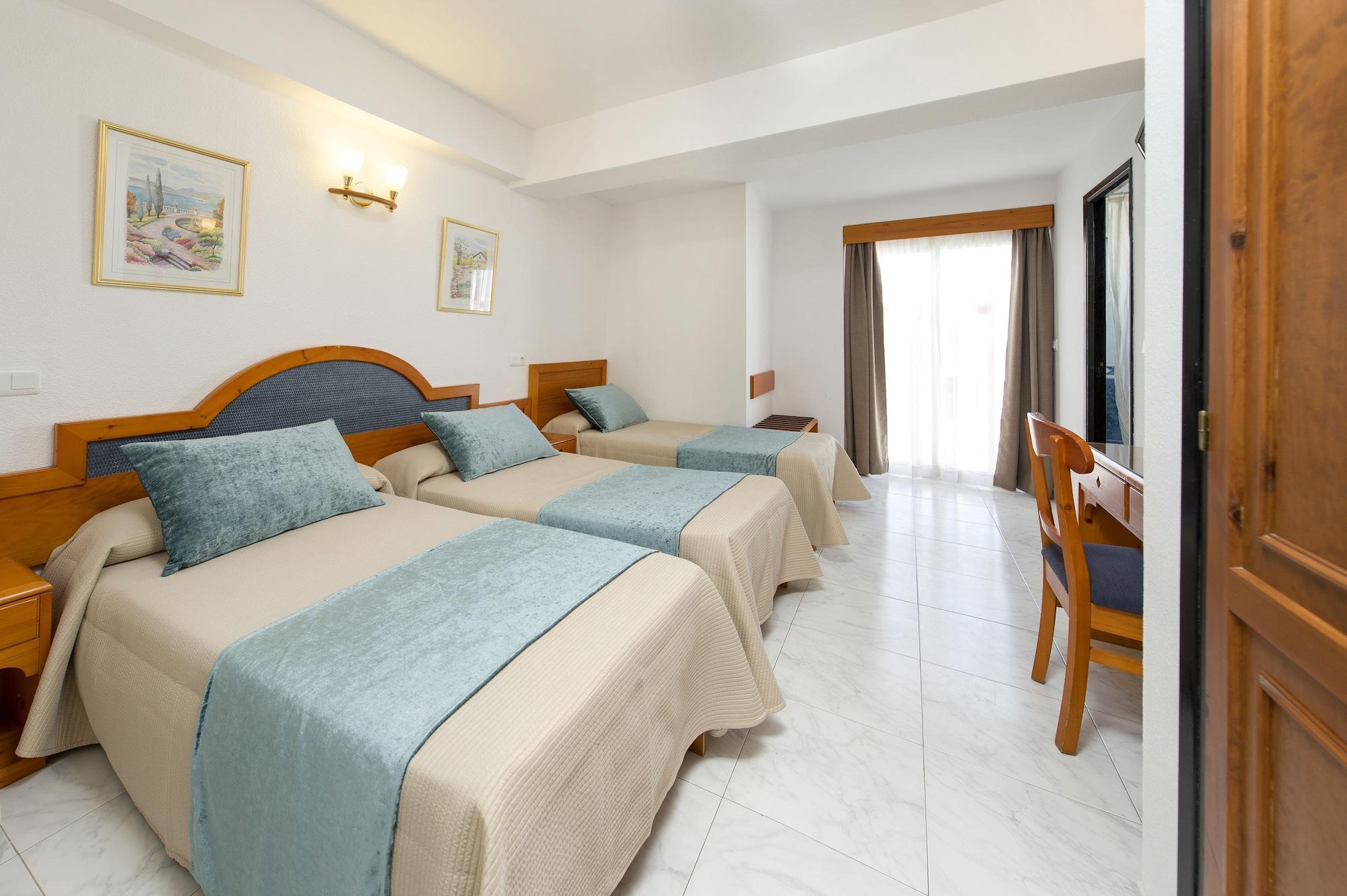 Hostal Mari Sant Antoni de Portmany Екстериор снимка
