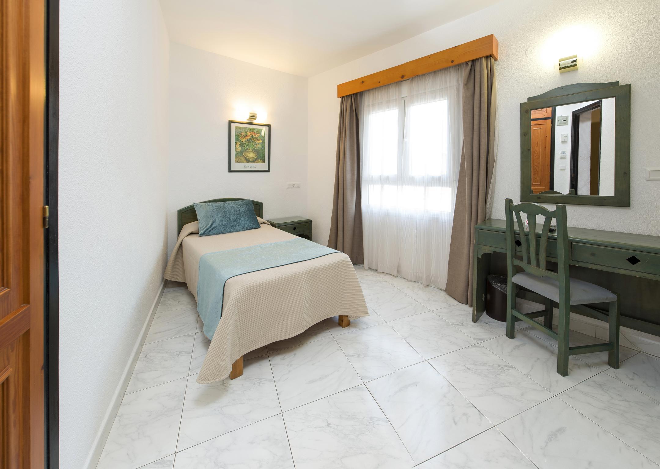Hostal Mari Sant Antoni de Portmany Екстериор снимка