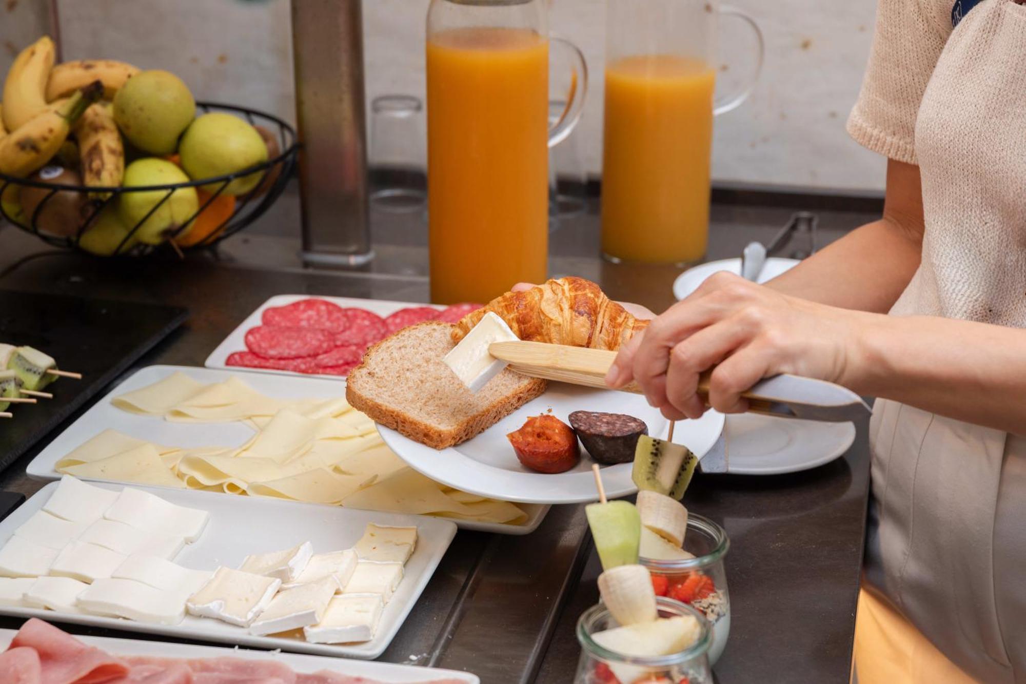 Hostal Mari Sant Antoni de Portmany Екстериор снимка