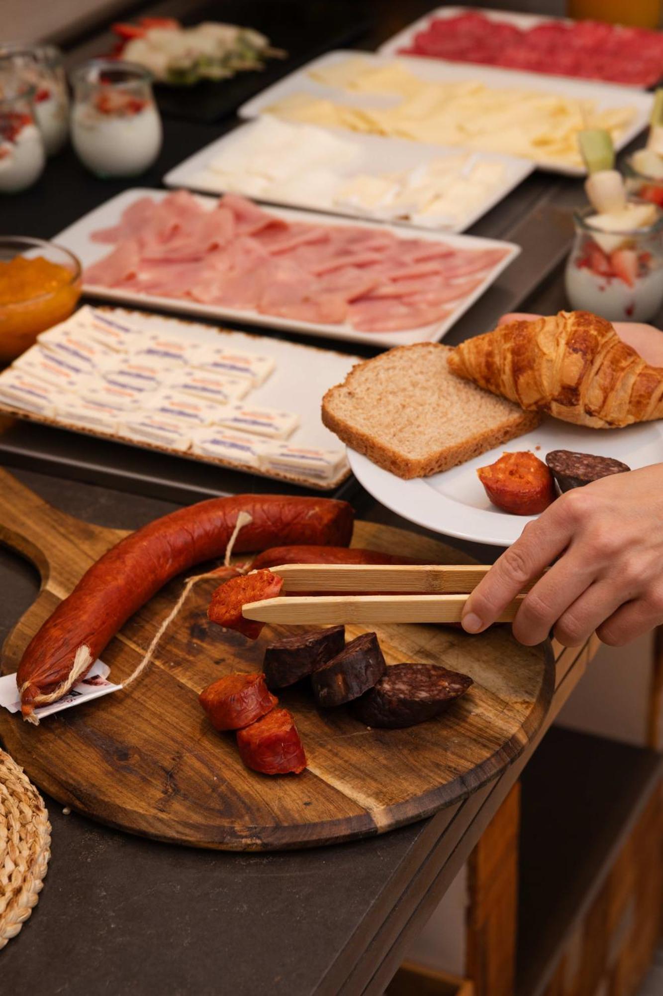 Hostal Mari Sant Antoni de Portmany Екстериор снимка