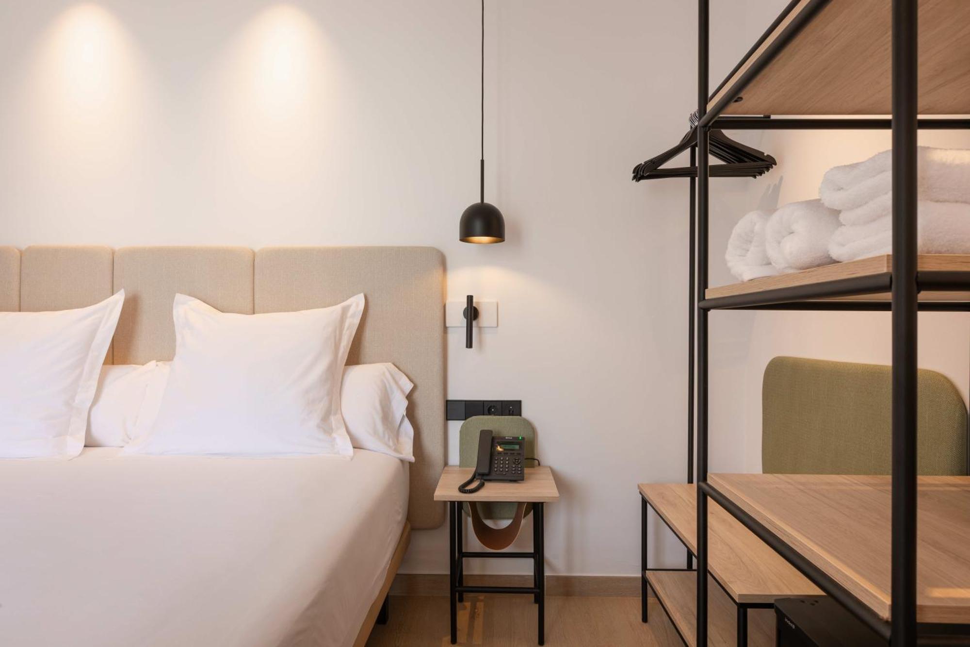 Hostal Mari Sant Antoni de Portmany Екстериор снимка