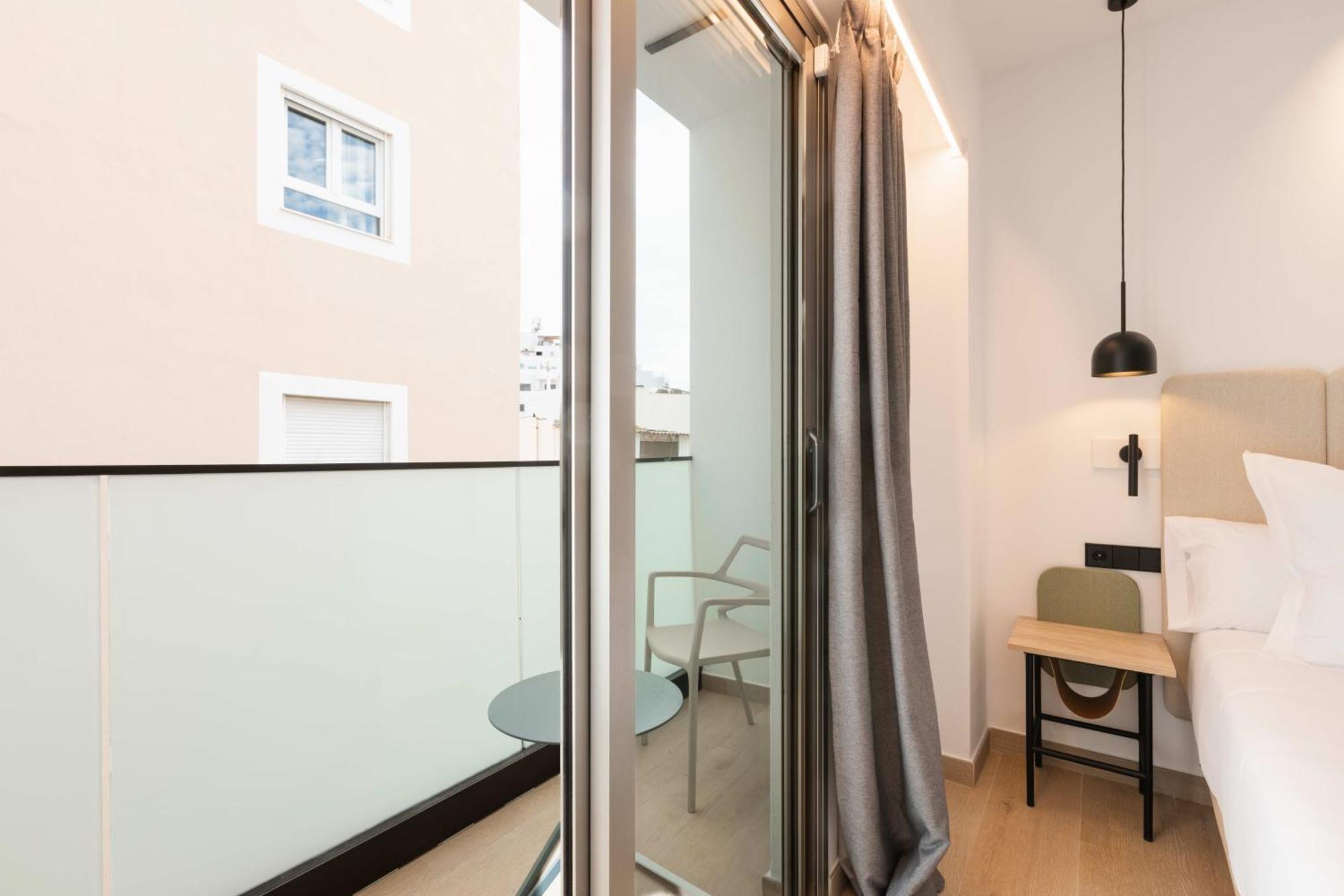 Hostal Mari Sant Antoni de Portmany Екстериор снимка
