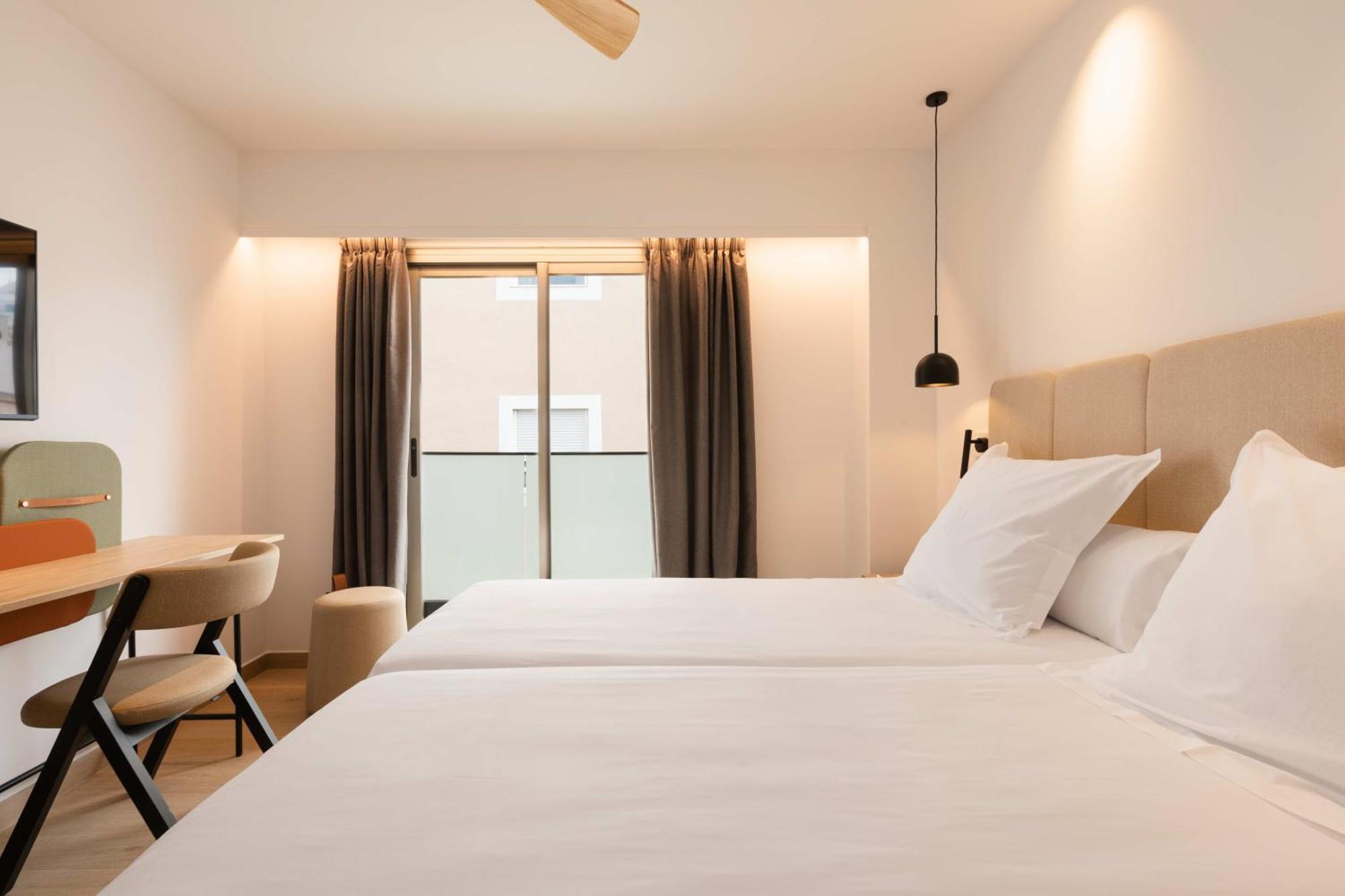 Hostal Mari Sant Antoni de Portmany Екстериор снимка