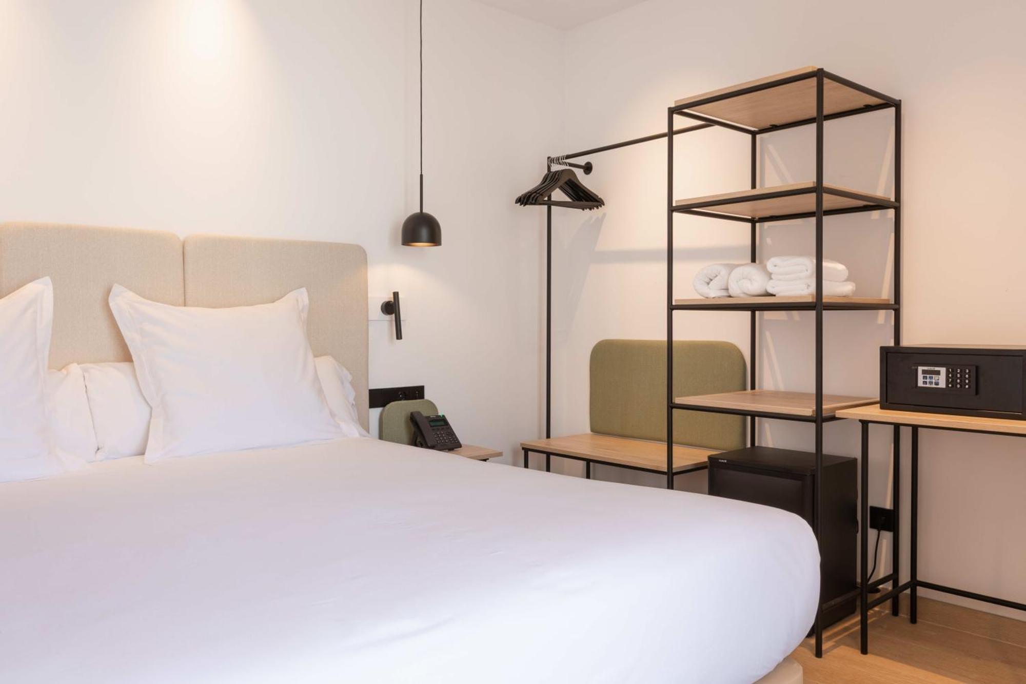 Hostal Mari Sant Antoni de Portmany Екстериор снимка