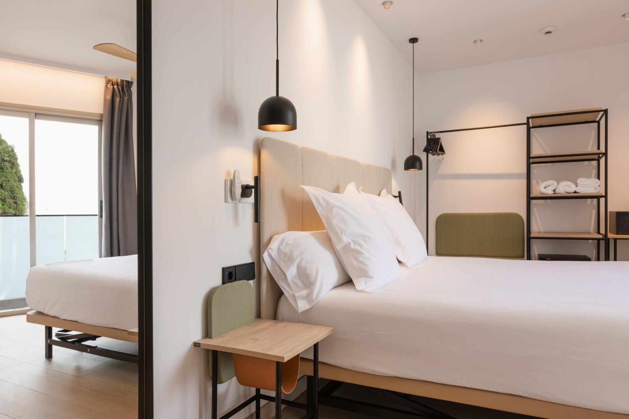 Hostal Mari Sant Antoni de Portmany Екстериор снимка