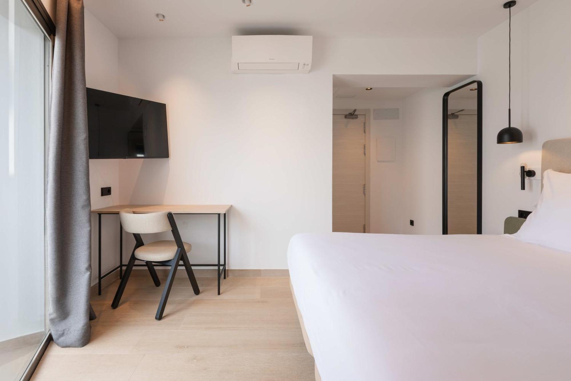 Hostal Mari Sant Antoni de Portmany Екстериор снимка