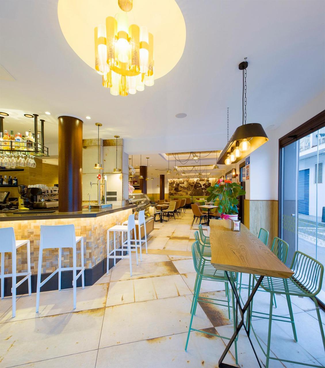 Hostal Mari Sant Antoni de Portmany Екстериор снимка